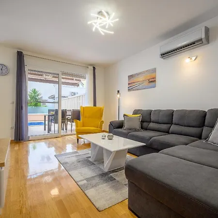 Relax 001 With Pool Apartament Makarska