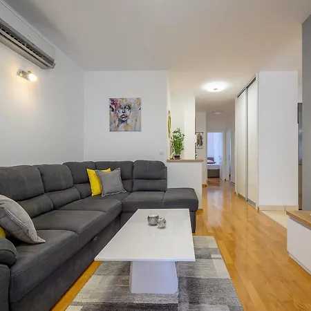 Relax 001 With Pool Apartamento Makarska
