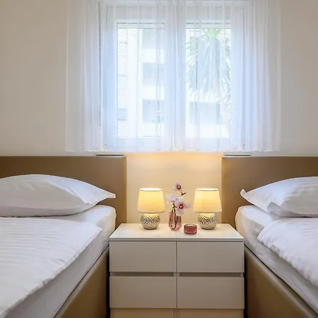 Relax 001 With Pool Apartamento Makarska