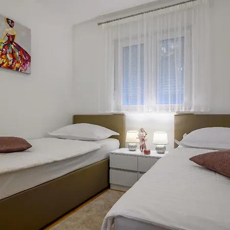 Relax 001 With Pool Apartamento *