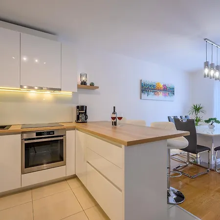 Relax 001 With Pool Apartamento Makarska